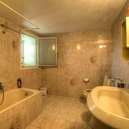 With Pool And Tennis Court Villa *