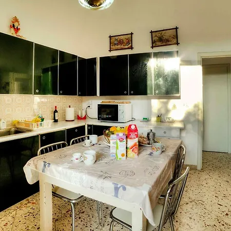 Villa With Pool And Tennis Court